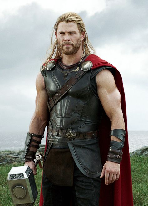 Chris Hemsworth as Thor Odinson in ‘Thor: Ragnarok’ Marvel Man, Thor Wallpaper, Avengers Movie, Chris Hemsworth Thor, Crimson Peak, The Mighty Thor, Marvel Photo, Batman Begins, Marvel Thor