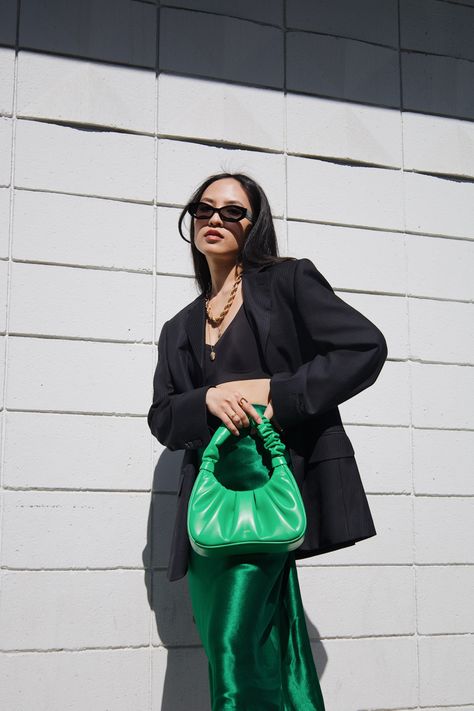 Green outfit | green outfit ideas for women | green aesthetic | zara outfit | zara outfit 2021 | jwpei bag | jwpei bag outfit | san francisco blogger fashion Jwpei Bag Outfit, Green Bag Outfit, Outfit Zara, Zara Outfit, Zara Fashion, Green Outfit, Festival Looks, Velvet Bag, Green Velvet