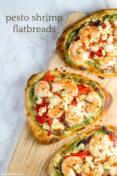 Pesto Shrimp Flatbread, Shrimp Flatbread Recipes, Flatbread Lunch Ideas, Seafood Flatbread, Shrimp Flatbread, Pesto Flatbread Pizza, Flatbread Toppings, Nana Bread, Veggie Flatbread