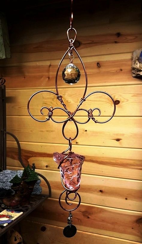 Copper Wire Suncatchers Diy, Purse Charms Diy, Copper Wire Crafts, Wire Fairy, Wind Chimes Homemade, Suncatcher Diy, Copper Wire Art, Wire Knitting, Mandala Painted Rocks