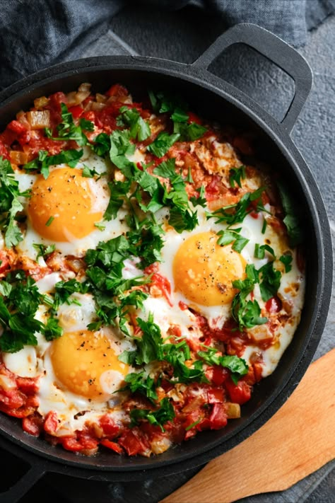 Easy Shakshuka Recipe, Shakshuka Recipes, Andrew Zimmern, Eggplant Salad, One Skillet Meals, Egg Dish, Easy Dishes, Baked Eggs, Egg Recipes