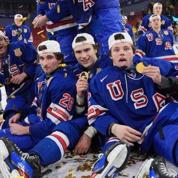 USA Hockey’s NTDP on X: "“This is a group that’s gonna win a lot for USA Hockey in the future.” Nearly two years ago, the ’04s fell in the U18 Men’s World Championship gold-medal game to Sweden, and Head Coach Adam Nightingale said this in the presser after the game. Safe to say he was right. 🤝🥇🇺🇸 https://t.co/SSsaIAG125" / X Usa Hockey, Nightingale, Gold Medal, World Championship, Nhl, The Game, Sweden, The Future, Hockey