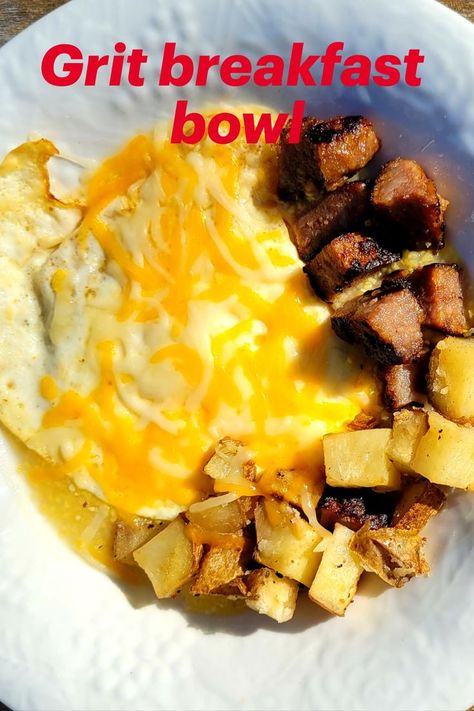 Start the day off right with this hearty grit breakfast bowl. Grit Bowl Breakfast, Grits Breakfast Bowl, Bacon Bowl, Grits Breakfast, Egg Sausage, Potatoes And Cheese, Creamy Grits, Cheesy Grits, Dried Potatoes