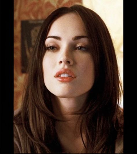 Megan Fox Face, Jennifers Body Megan, Megan Fox Jennifer's Body, Megan Fox Makeup, Megan Fox Hair, 2000s Hair, Megan Fox Pictures, Jennifer's Body, Glo Up