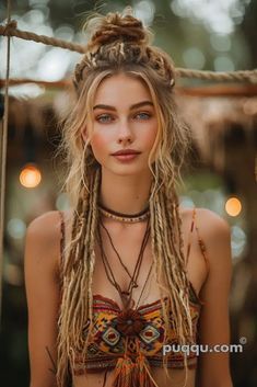 Boho Portraits, Partial Dreads, Festival Hairstyles, Temporary Hair Color Spray, Look Boho Chic, Art Models, Look Festival, Wedding Playlist, Hippie Hair