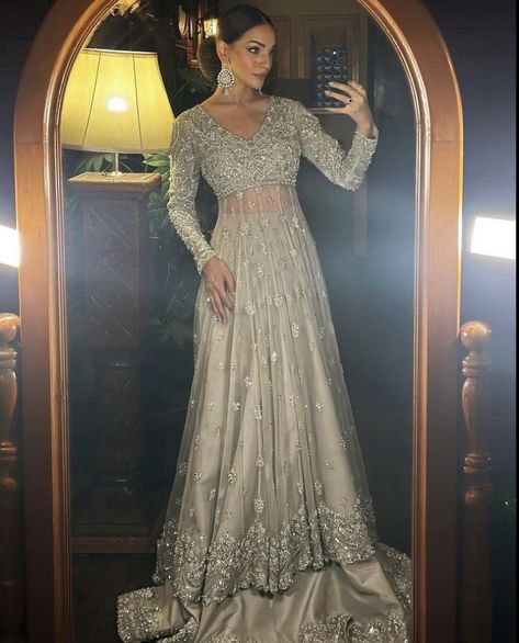 Lehenga Guest, Indian Reception Outfit Guest Simple, Elan Bridal Dresses, Simple Nikah Outfit, Wedding Guest Outfit Pakistani, Pakistani Wedding Guest, Wedding Guest Dress Desi, Emerald Green Nikkah Dress, Valima Dress