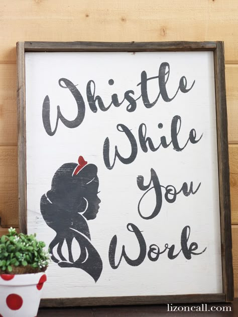 Disney Printables Free, Deco Disney, Disney Diy Crafts, Disney Room Decor, Disney Printables, Disney Rooms, Crafts Sewing Projects, Images Disney, Disney Kitchen