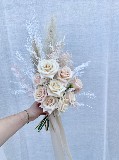 Boho Roses Bouquet, Flowers Bouquet Engagement, Boho Rose Bouquet, Roses And Pampas Bouquet, Engagement Photo Bouquet, Pampas And Roses Wedding, White Rose And Pampas Bouquet, White Boho Wedding Bouquet, Engagement Bouquet