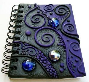 notebook cover ideas, POLYMER CLAY, MASA FLEXIBLE, PASTA FRANCESA, COLD PORCELAIN, CERNIT, PORCELANA FRIA, PASTA FLEXIBLE, BISCUIT, FIMO GIFT Purple Journal, Polymer Clay Books, Diy Notebook Cover, Diy Fimo, Clay Box, Wal Art, Book Cover Diy, Art Journal Cover, Diy Notebook