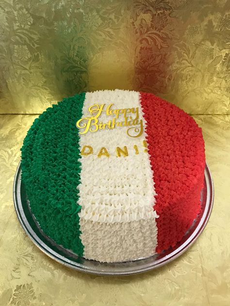 Italian Flag Cake, Italian Party Decorations, 14th Birthday Cakes, 15th Birthday Cakes, Italian Party, Italian Theme, Flag Cake, Italy Flag, Italian Flag