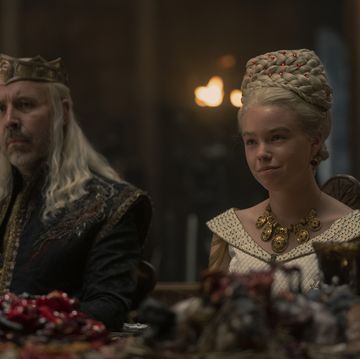 king viserys and princess rhaenyra in episode 5 of house of the dragon Eve Best, Hand Of The King, Olivia Cooke, Fire And Blood, Medium Tv Show, Dragon Dance, Promotional Photos, Green Gown, House Of The Dragon