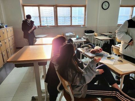 Korean High School Aesthetic, Korean High School, High School Aesthetic, Korean School, Korean Student, High School Life, Dream School, Japan Aesthetic, Japanese School