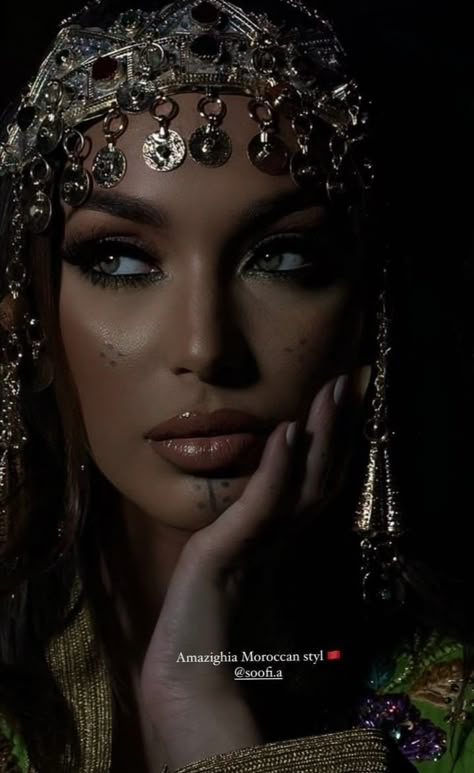 Moroccan Makeup Look, Moroccan Makeup, Moroccan Aesthetic, Arabian Princess, Arabian Women, Moroccan Women, Moroccan Fashion, Arabian Beauty Women, Arab Beauty