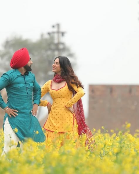 Punjabi Couple Aesthetic, Sonam Bajwa Suits, Punjabi Aesthetic, Punjabi Suit Salwar, Simple Indian Suits, Sonam Bajwa, Patiala Suit Designs, Saree Tassels Designs, Patiyala Suit