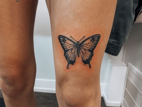 Butterfly Tattoo above knee Butterfly On Knee Tattoo, Butterfly Tattoo On Knee, Butterfly Above Knee Tattoo, Butterfly Knee Tattoo, Upper Knee Tattoo Women, Butterfly Tattoo Thigh, Above Knee Tattoos Women, Butterfly Leg Tattoo, Tattoo Above Knee