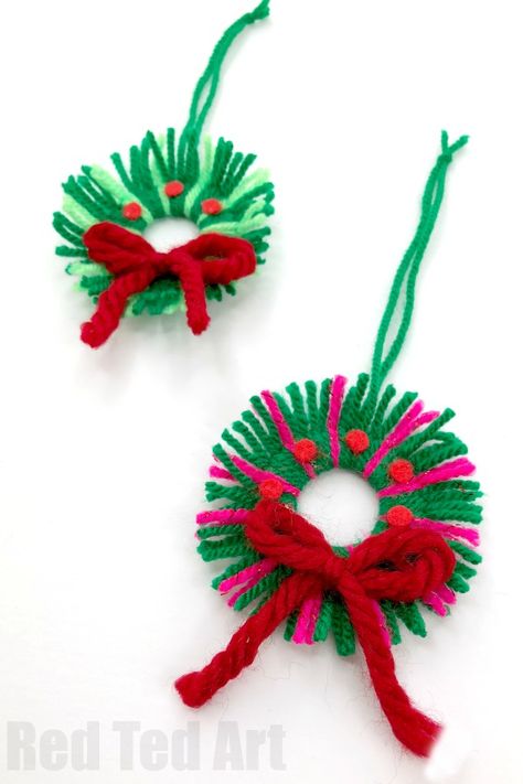 Easy Yarn Wreath Ornament. How to make a Mini Wreath Christmas Decoration with yarn! #christmas #ornaments #yarn Christmas Yarn Crafts, Mini Wreaths Christmas, Yarn Crafts For Kids, Easy Yarn Crafts, Amazon Christmas, Mini Wreath, Christmas Yarn, Christmas Wreaths Diy Easy, Wreath Ornament