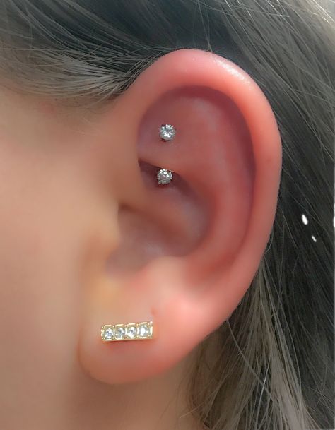 Root Piercing Ear, Anti Helix Piercing, Ear Peircings, Ear Piercings Chart, Cool Ear Piercings, Pretty Ear Piercings, Piercings For Girls, Cute Ear Piercings, Wrist Tattoos For Women