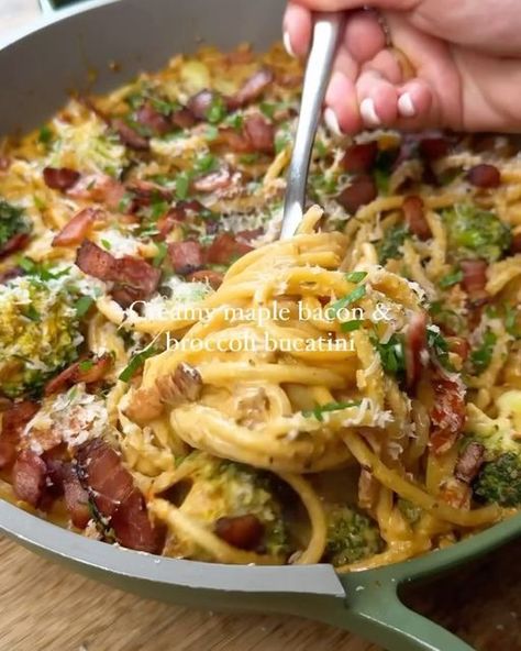 Nutrition Guide on Instagram: "It has broccoli in it so it’s healthy.. that’s how it works right??? By @jasminseats

Creamy, cheesy, maple bacon and broccoli bucatini. 

Ingredients for 4: 
1/2 tbsp butter 
1/2 tbsp olive oil
6 rashers maple bacon, sliced 
1 brown onion, diced 
1 tsp garlic powder 
1 tsp onion powder 
1 tsp paprika 
1/2 tsp chili flakes (optional) 
Salt and pepper
270g sun dried tomatoes 
4 garlic cloves, finely chopped 
2 tbsp cream cheese 
150ml thickened cream 
1 head of broccoli, cut into florets 
250g bucatini (trust me, you don’t need a lot of pasta for this, max 300g for 4) 
Parmesan 

Serve with: 
Freshly shaved Parmesan 
Freshly chopped Parmesan 

Method: 
1. Bring a large pot of water to boil and salt heavily. 
2. In a seperate pan over medium heat with the butte Bacon And Broccoli, Bacon Pasta Recipes, Thickened Cream, Broccoli Bacon, Shaved Parmesan, Eating Pizza, Bacon Pasta, Pasta Carbonara, Broccoli Pasta