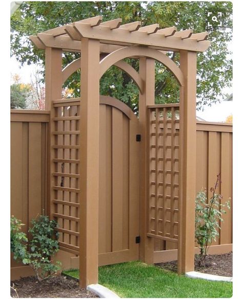 Entrance gate Arched Pergola, Privacy Fence Landscaping, Diy Privacy Fence, Wood Fence Design, Wooden Gate, Privacy Fence Designs, Cheap Backyard, Pergola Ideas, Pergola Design