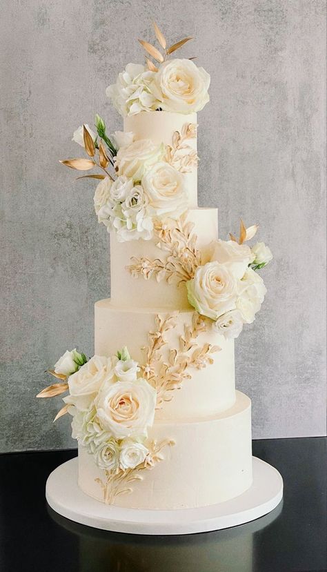 Luxury Wedding Cake Design, Wedding Cake Designs Elegant, Sugar Flower Wedding Cake, Simple Cakes, Wedding Anniversary Cakes, Creative Wedding Cakes, Luxury Cake, Wedding Cake Photos, Dream Wedding Cake