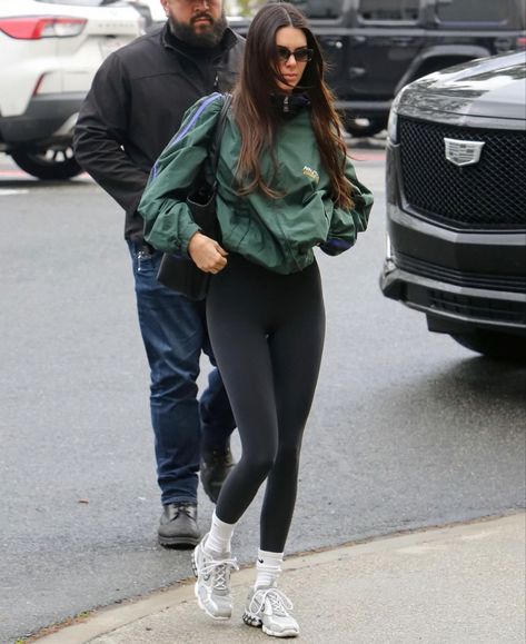 Kendall Jenner Athleisure, Celebrity Gym Outfit, Black Athleisure Outfits, Sport Outfit Women, Hot Pilates, Summer Workout Outfits, Pilates Outfit, Gymwear Outfits, Everyday Fits