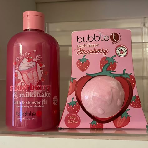 Bubble T Bath/Shower Gel 16oz Strawberry Milkshake Nwt Bubble T Strawberry Bath Bomb 5oz Tea Infused Nwt Vegan. Parabens & Phthalate Free. Strawberry Bubble Bath, Bubble Bath Products, Bubble Bath Aesthetic, Strawberry Cosmetics, Strawberry Shampoo, Bubble Bath Soap, Meliodas And Elizabeth, Bath Aesthetic, Bath Stuff