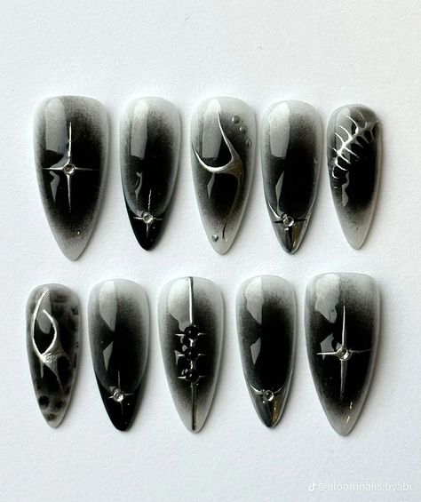 Fake Nails Designs, Punk Nails, Gothic Nails, Goth Nails, Grunge Nails, Pretty Gel Nails, Nails Desing, Silver Nails, Fire Nails