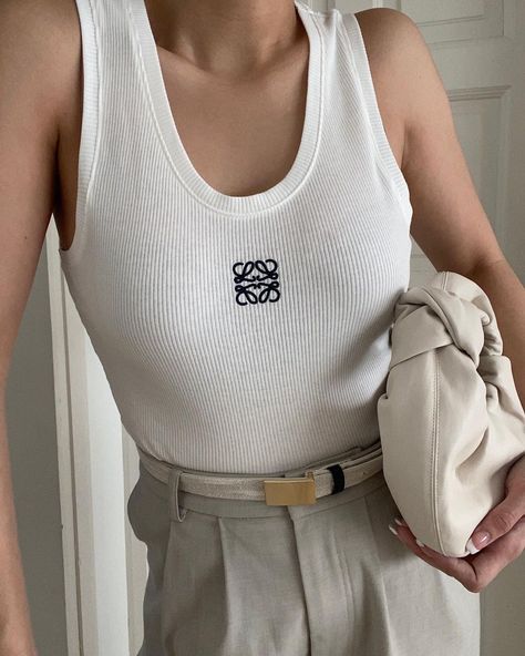 Loewe Top Outfit, Loewe Tank Top Outfit, Croissant Bag Outfit, Loewe Outfit, Ribbed Top Outfit, Loewe Top, Loewe Fashion, Classic Summer Outfits, Mini Croissant