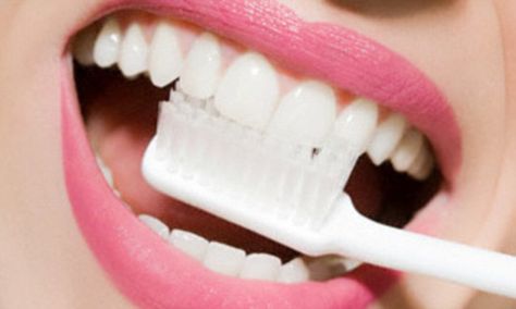 The secret to staying sharp in old age? Brushing your teeth! Mat Makeup, Diy Toothpaste, Remedies For Tooth Ache, Bone Grafting, Dental Photography, Dental Bridge, Dental Crowns, Receding Gums, Dental Surgery