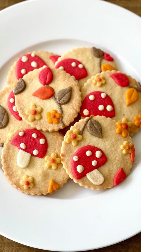 Easter sheep in the form of a Linzer cookie 🐑🐑🐑 . . Hope you like this idea and I am in full swing for Easter content now 🐣🌸🐝… | Instagram Pressed Cookies, Cute Baking, Fancy Cookies, Creative Cookies, Easter Dessert, Cake Roll, Cute Cookies, 2023 Autumn, Cookie Designs