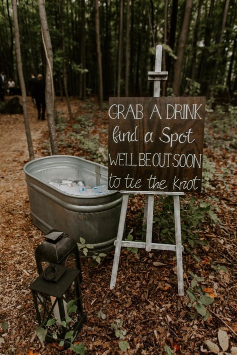 Wedding Decorations Ideas, Country Western Wedding, Western Themed Wedding, Forest Theme Wedding, Rustic Wedding Decorations, Yard Wedding, Country Theme Wedding, Future Wedding Plans, Dream Wedding Ideas Dresses