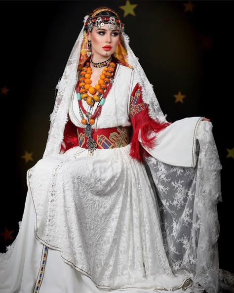 Moroccan Traditional Clothing, Morocco Culture, Different Wedding Dresses, Moroccan Aesthetic, Moroccan Beauty, Moroccan Clothing, Moroccan Women, Arab Fashion, Instagram Photo Inspiration