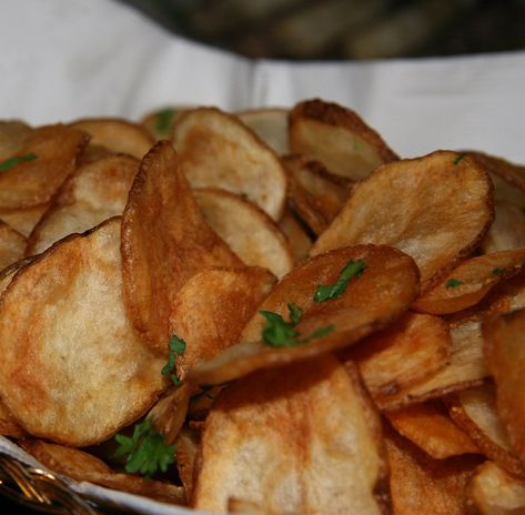 Zaxby's Tater Chips Recipe - Secret Copycat Restaurant Recipes Steak Fries Recipe, Texas Roadhouse Steak, Air Fryer Potato Chips, Potato Chip Recipes, Kettle Chips, Potato Recipes Side Dishes, Tailgating Recipes, Copykat Recipes, Copycat Restaurant Recipes