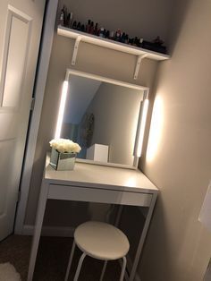 Beauty Basket, Micke Desk, Diy Vanity Mirror, Beautiful Vanity, Makeup Vanities, Makeup Station, Mirror Ideas, Mirror Vanity, Vanity Ideas