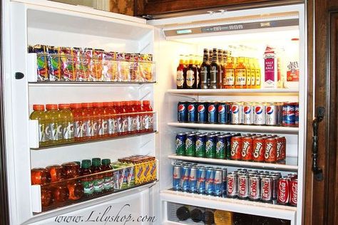 If you have two refrigerators in your home you can designate one fridge to hold beverages only. Fridge Storage Ideas, Dream Fridge, Kid Pantry, Drinks Fridge, Drink Fridge, Beverage Fridge, Fridge Storage, Refrigerator Organization, Refrigerator Storage