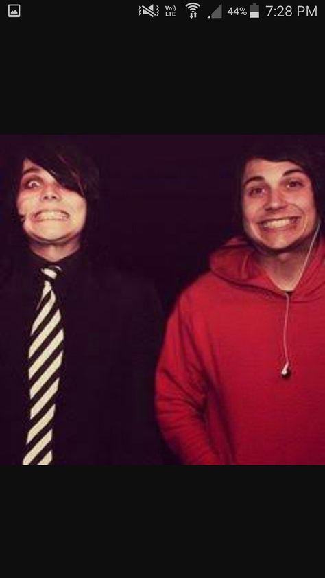 Frank And Gerard, Gerard And Frank, I Love Mcr, Emo Trinity, Black Parade, Mikey Way, Frank Iero, Emo Bands, Panic At The Disco