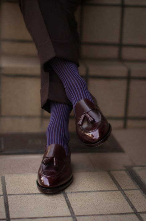 Shoes & Socks — outBespoken Socks And Shoes Aesthetic, Men Socks Suit, Suit Socks, Loafer Outfits, Socks Aesthetic, Staple Shoes, Socks Style, Casually Chic, Loafers Outfit