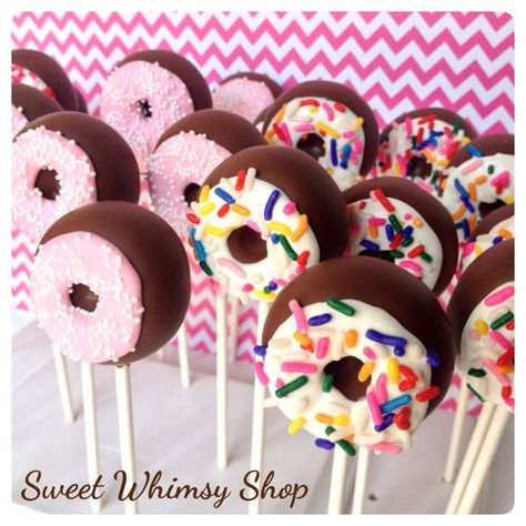 Donuts 27 Cake, Baby Shower Kuchen, Cake Pop Designs, Cake Ball, Cake Pop Decorating, Cake Pops How To Make, Brownie Desserts, Cake Pop Recipe, Cookie Pops