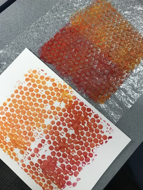 Bubble Wrap Printing, Art With Bubble Wrap, Bubblewrap Texture, Paint With Bubble Wrap, Art Bubble Wrap Pouch, Painting With Bubble Wrap, Bubble Wrap Painting, Bubble Wrap Art, Bubble Print