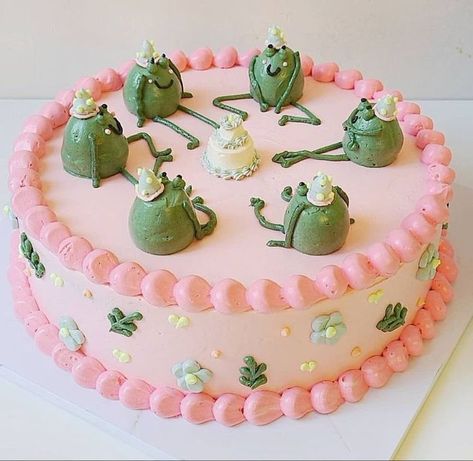 Frog Cakes Aesthetic, Frog Bday Cake, Frog Cake Aesthetic, Simple Bday Cakes, Froggy Cake, Frog Birthday Cake, Heart Cake Designs, Vintage Cake Decorating, Vintage Heart Cake