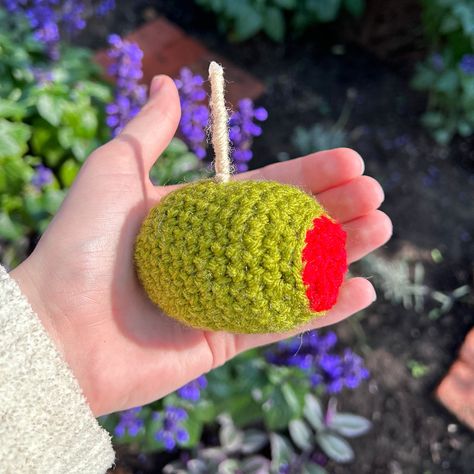 Free Crochet Olive Pattern Crochet Olive Free Pattern, Green Crochet Patterns Free, Matcha Crochet, Crochet Car Accessories Pattern Free, Crochet Olive, Amigurumi Projects, Amigurumi Food, Autumn Olive, Sandwich Bag