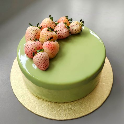 Matcha sponge layered with matcha mousse, adzuki beans and mirror glaze. Decorated with pearl strawberries. Strawberry Mirror Glaze, 2 Tier Mirror Glaze Cake, Red Mirror Glaze Cake, Glazed Cakes Mirror, Chocolate Cake Mirror Glaze, Matcha Entremet, Matcha Mousse, Adzuki Beans, Mirror Glaze