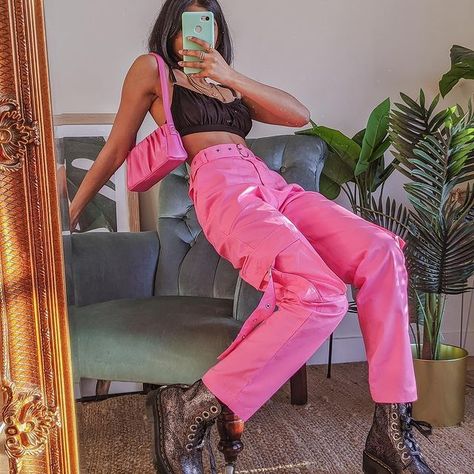 Pink Leather Pants Outfit, Fashion Killa Aesthetic, Pink Leather Pants, Barbie Wardrobe, Leather Pants Outfit, Nylon Pants, Fashion Design Sketches, Photoshoot Outfits, Going Out Outfits