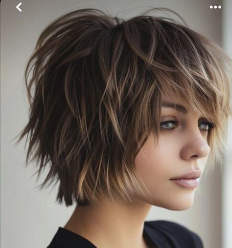 Short Layered Messy Hairstyles, Short Shag Bob Hairstyles, Short Hair Choppy Layers, Choppy Layers For Short Hair, Short Choppy Hairstyle Women, Short To Medium Length Haircut, Short Layers Haircut, Shag Short Hair, Short Layered Shag