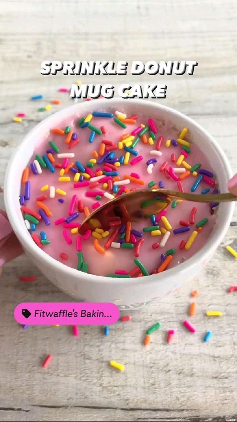 Donut Mug Cake, Sprinkle Donut, Sweet Dishes Recipes, Quick Recipes Snacks, Mug Recipes, Easy Baking Recipes Desserts, Easy Snack Recipes, Tasty Baking, Think Food