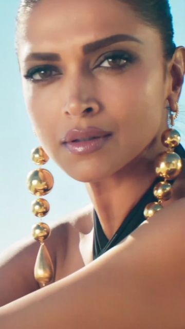 Deepika Padukone Bold, Befikre Movie, Deepika Padukone Makeup, Fighter Movie, Dipika Padukone, Goddess Earrings, Hollywood Beauty, Deepika Padukone Style, Indian Fashion Jewellery