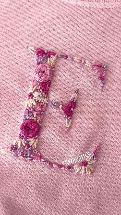 Pink Embroidery Designs, Embroidery Inspiration Machine, Embroidery Script, Stitch Ideas, Monogram Embroidery, Hand Embroidered Tshirt, Embroidery Name Designs, Embroidery Crafts, Dog Ear Embroidery