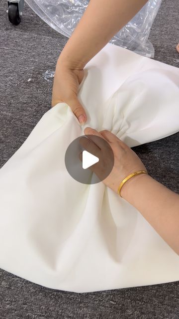 Bow On Shoulder Dress, Bridal Bow Dress, How To Make Bow For Dress, Diy Bow For Dress, Large Satin Bow Diy, Dress Bow Tutorial, Wedding Dress Bow On Back, Wedding Dress With Bow On Back, Big Bows Diy