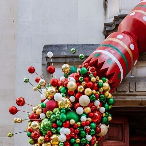 Early Hours London Ltd on Instagram: "| SAN CARLO LIVERPOOL • Christmas at @sancarlorestaurants Liverpool • An @earlyhoursltd design & installation • Head to San Carlo in Liverpool for a cracking Christmas feast (see what we did there!) Enter under the exploding giant cracker to enjoy all the delicious treats. The team loved building this red, green and gold beautiful display 🎄 Photos @jessicalangphoto #earlyhoursltd #sancarloliverpool #christmasinliverpool #liverpoolrestaurants #christmasdecor #prettycityliverpool #christmasdesign #christmasflorist #eventdecorator #embracingtheseasons #instachristmas #luxuryflorist #liverpoollove #christmasaddict #floraldesigner #wanderlust #abmlifeiscolourful #eventdecorating #xmaslove #instachristmas #christmasfacade #chasing_facades #christmasfacad Cyberpunk Christmas, Liverpool Christmas, Grotto Design, Christmas Entrance, Instagram Display, Christmas Stage Design, Felt Trees, Christmas Stage, Luxury Florists