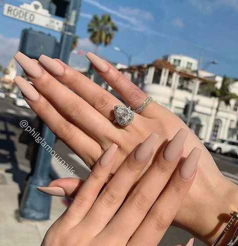 2020 Nail Trends, Ongles Beiges, Matted Nails, Acrylic Nails Nude, Nude Nail Designs, Nagel Tips, Beige Nails, Matte Nails Design, Striped Nails